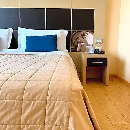 Hotel Diana 3*